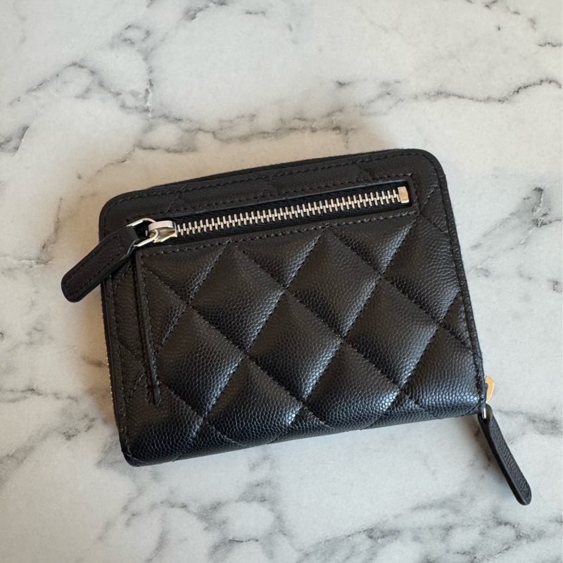 chanel黑菱格銀星星雙C拉鏈短夾-6