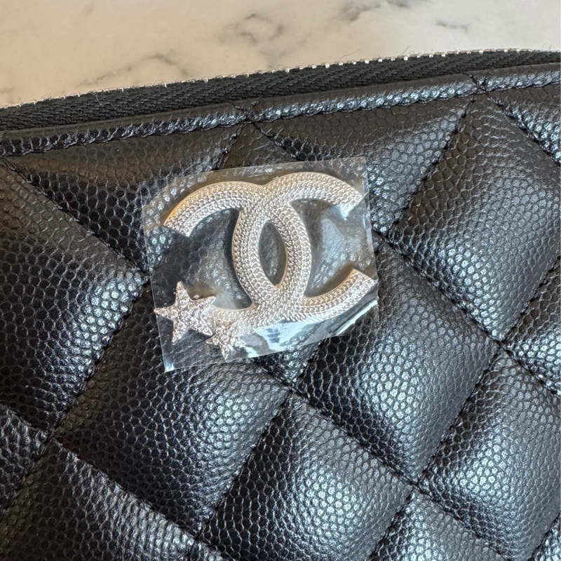 chanel黑菱格銀星星雙C拉鏈短夾-10