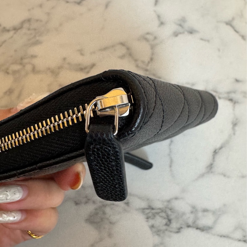 chanel黑菱格銀星星雙C拉鏈短夾-14