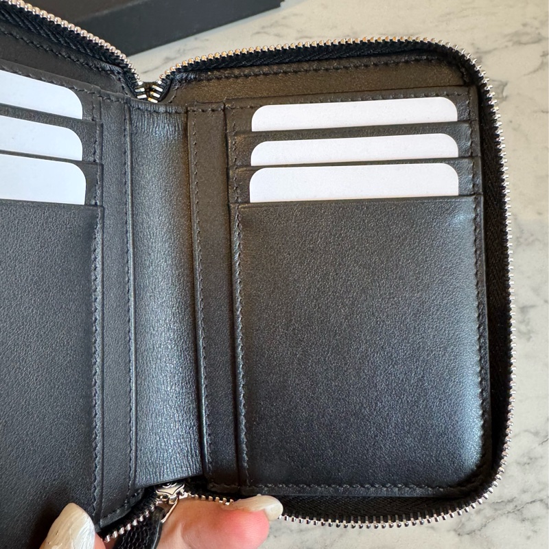 chanel黑菱格銀星星雙C拉鏈短夾-16