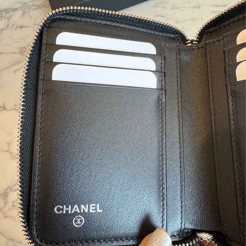 chanel黑菱格銀星星雙C拉鏈短夾-17