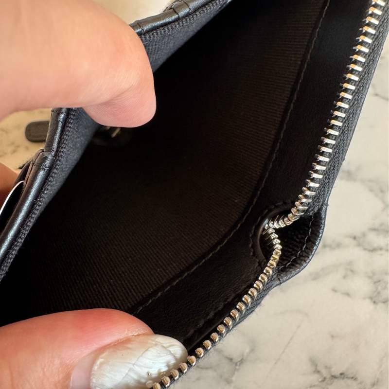 chanel黑菱格銀星星雙C拉鏈短夾-19