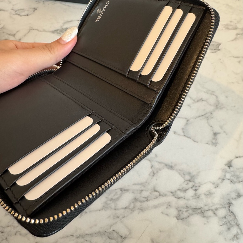 chanel黑菱格銀星星雙C拉鏈短夾-20