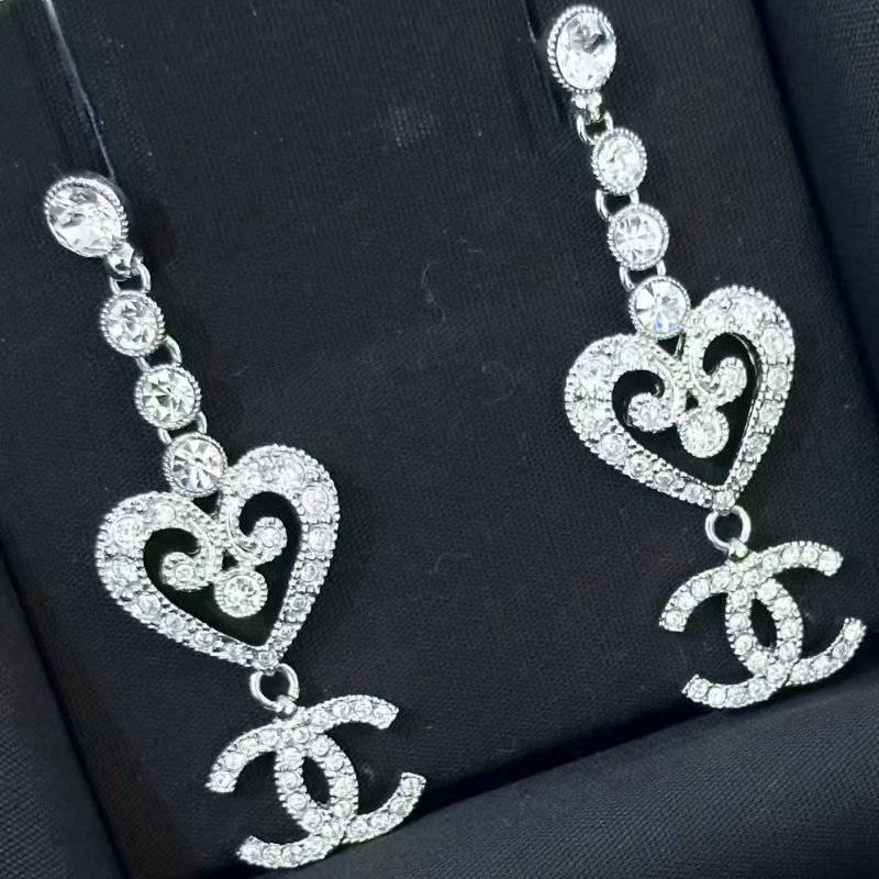 Chanel 水鉆雙C愛心銀色耳墜-1