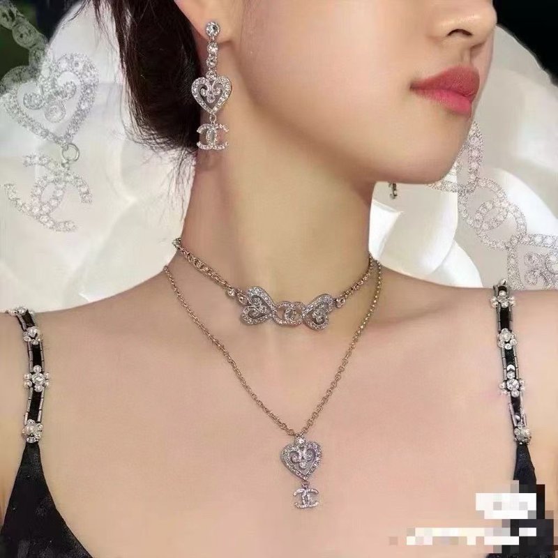 Chanel 水鉆雙C愛心銀色耳墜-3