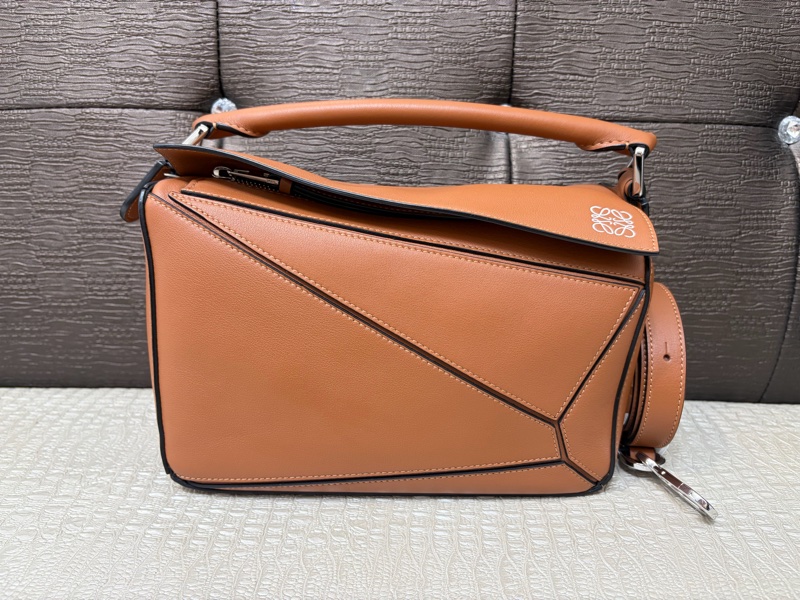 Loewe 焦糖色牛皮銀釦小號Puzzle-0