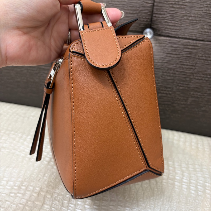 Loewe 焦糖色牛皮銀釦小號Puzzle-2