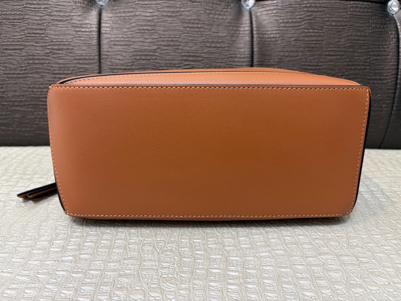 Loewe 焦糖色牛皮銀釦小號Puzzle-4