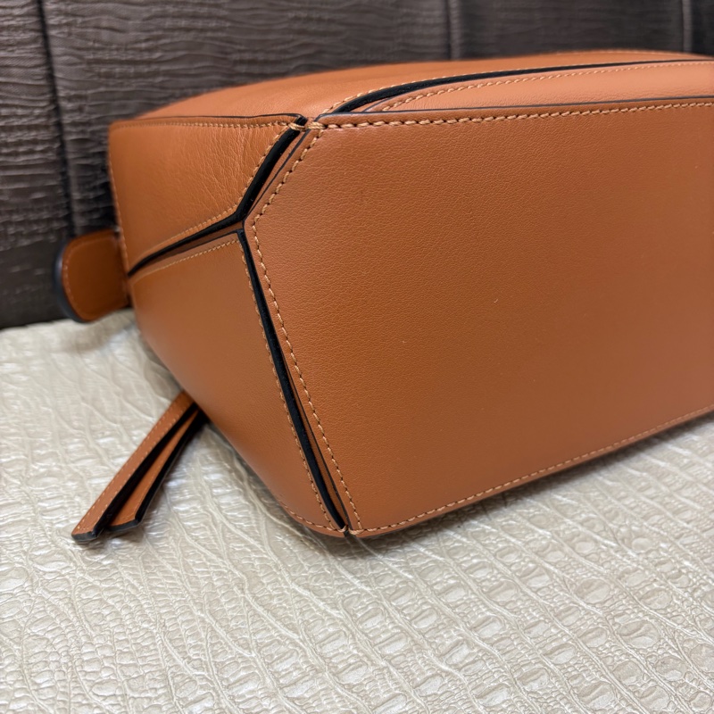 Loewe 焦糖色牛皮銀釦小號Puzzle-6