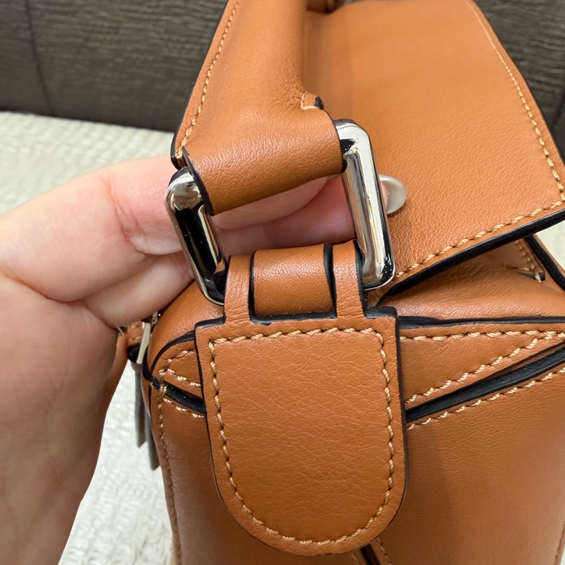 Loewe 焦糖色牛皮銀釦小號Puzzle-11