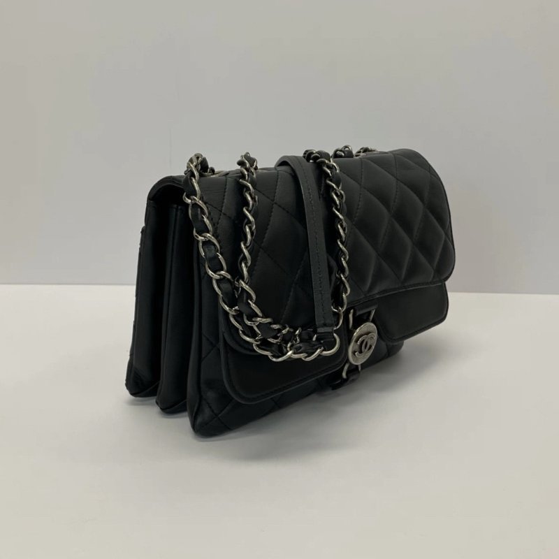 CHANEL季節限定黑銀菱格肩背斜背鏈條包 21*16*4 98新配件保卡塵袋-1