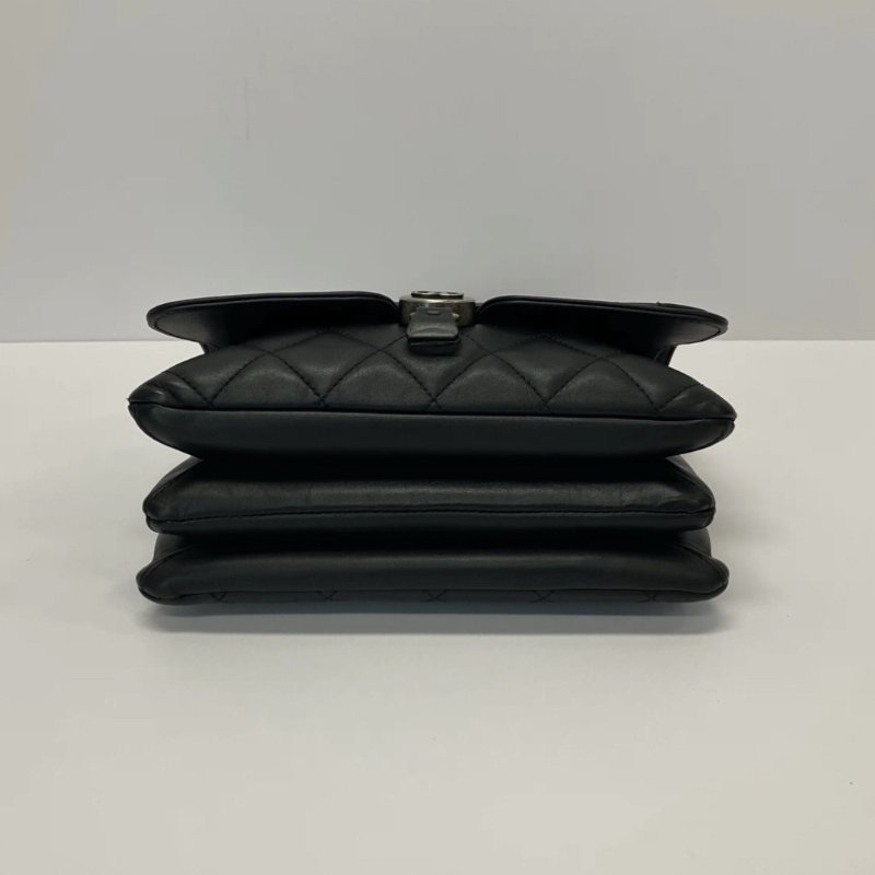 CHANEL季節限定黑銀菱格肩背斜背鏈條包 21*16*4 98新配件保卡塵袋-3