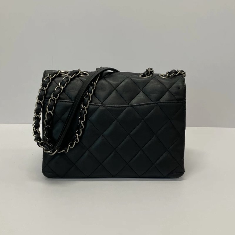 CHANEL季節限定黑銀菱格肩背斜背鏈條包 21*16*4 98新配件保卡塵袋-5