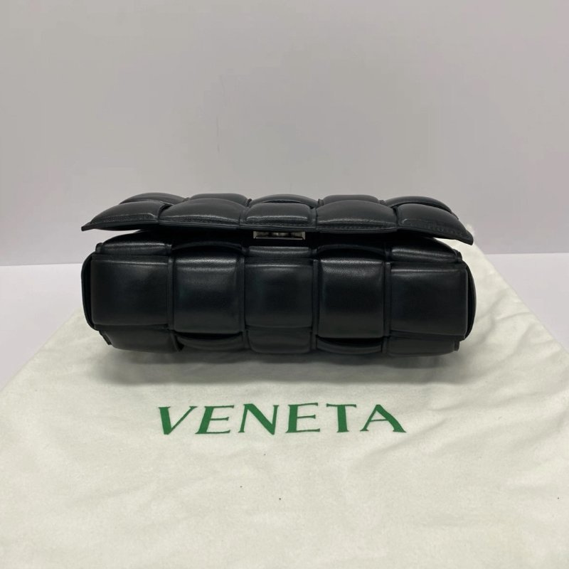 BV 黑銀Cassette粗鏈條手提斜背枕頭包 26*18*8 98新配件塵袋-3