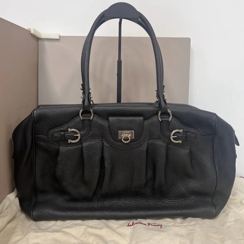 FERRAGAMO 黑色銀扣波士頓保齡球包 37*26*12 98新配件塵袋-0