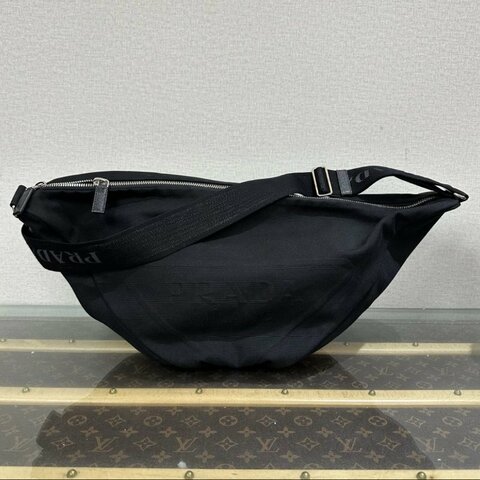 PRADA 22S系列黑銀帆布三角肩背斜背包 60*30*27 98新配件塵袋