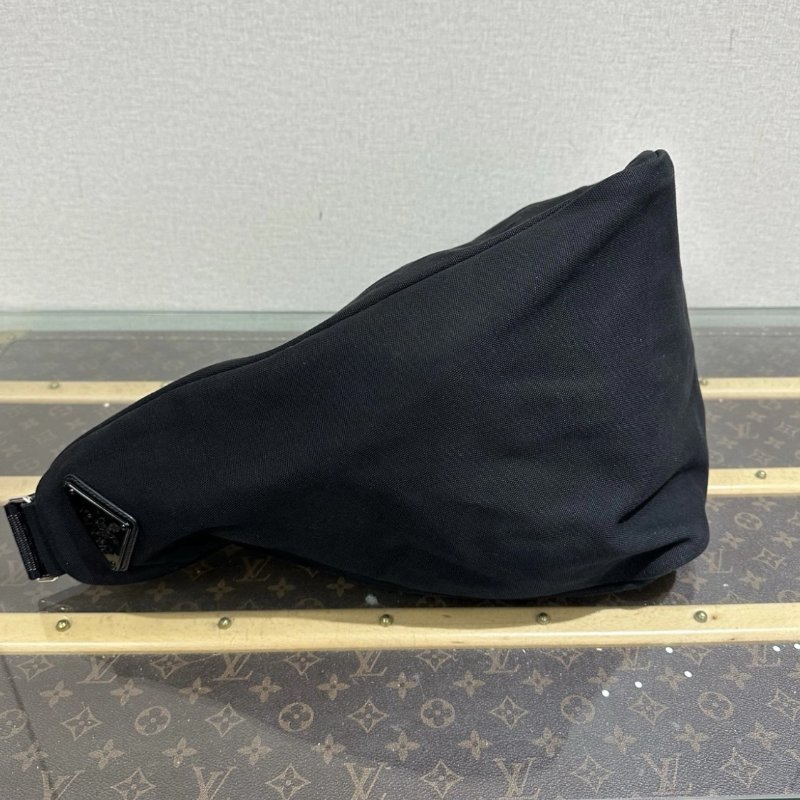 PRADA 22S系列黑銀帆布三角肩背斜背包 60*30*27 98新配件塵袋-2