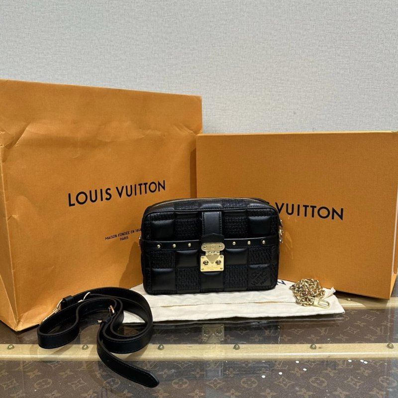 LV 黑金Troca小號肩背斜背相機包 芯片款 22*15*6 99新配件盒子塵袋-0