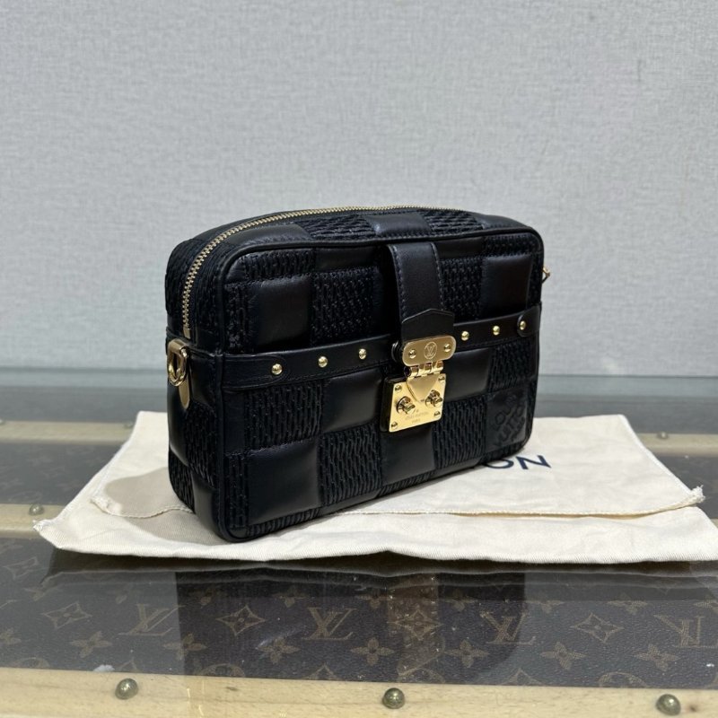 LV 黑金Troca小號肩背斜背相機包 芯片款 22*15*6 99新配件盒子塵袋-1