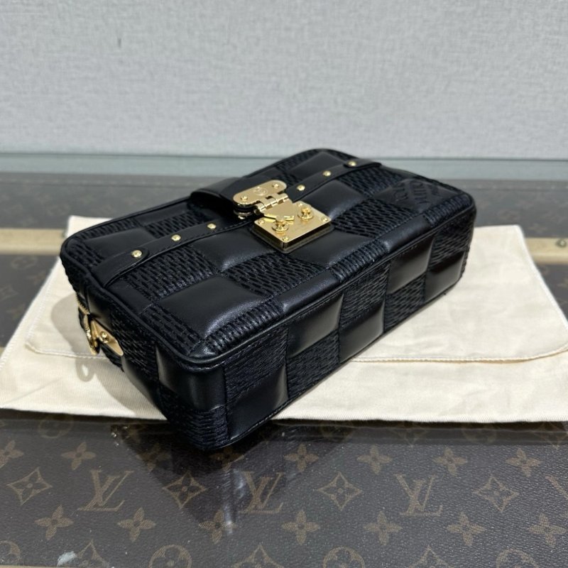 LV 黑金Troca小號肩背斜背相機包 芯片款 22*15*6 99新配件盒子塵袋-4