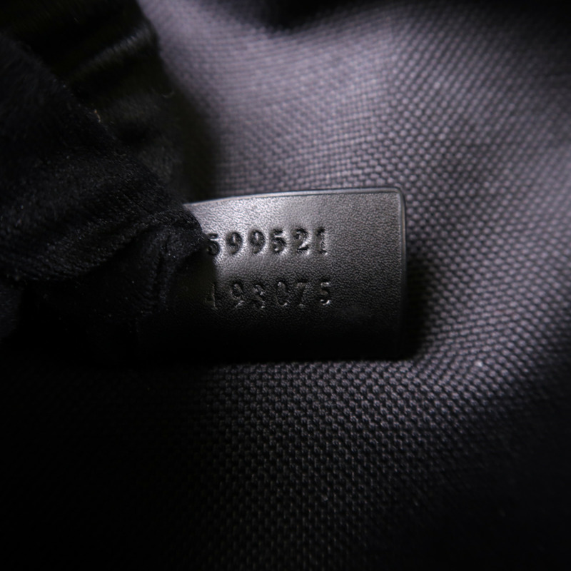 GUCCI 塗層皮革GG Supreme Messenger肩背袋-6