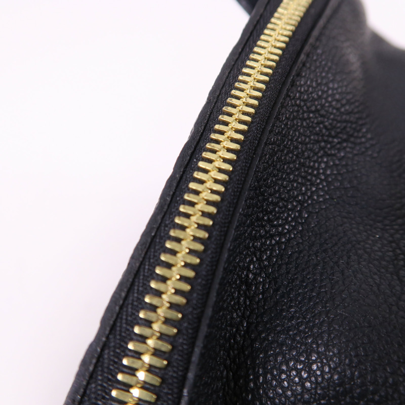 LOUIS VUITTON Monogram Empreinte Marais BB金扣手挽袋-16