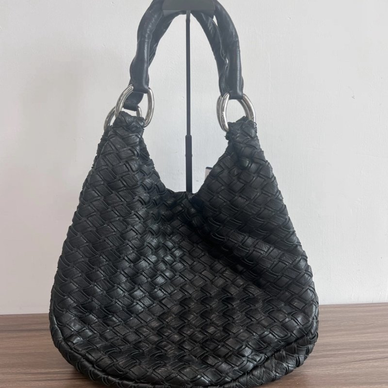 MIUMIU 黑色銀扣編織肩背腋下HOBO包 39*31*12 98新配件塵袋-0