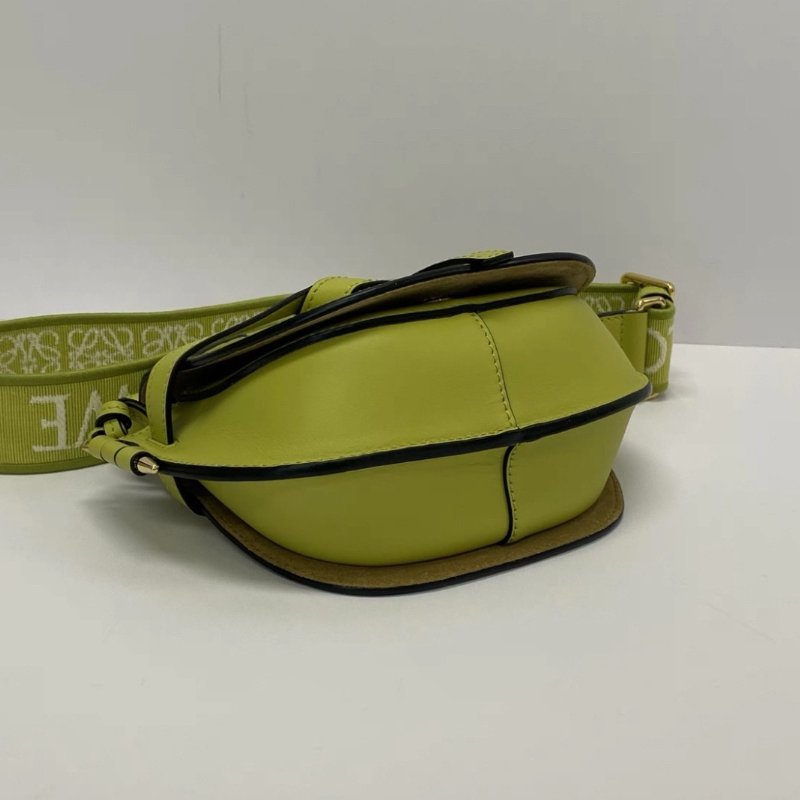 LOEWE mini馬鞍寬肩帶牛皮革肩背斜背包 21*12.5*9.5 98新配件塵袋-2