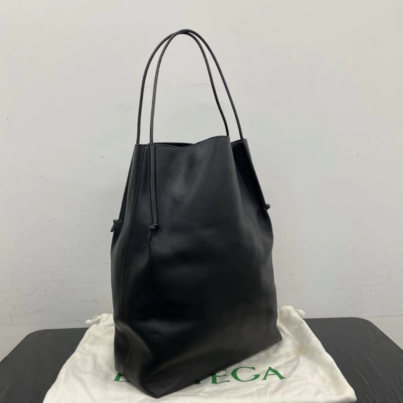 BV 黑色羊皮肩背腋下托特包 33*41*14.5 98新配件塵袋-1