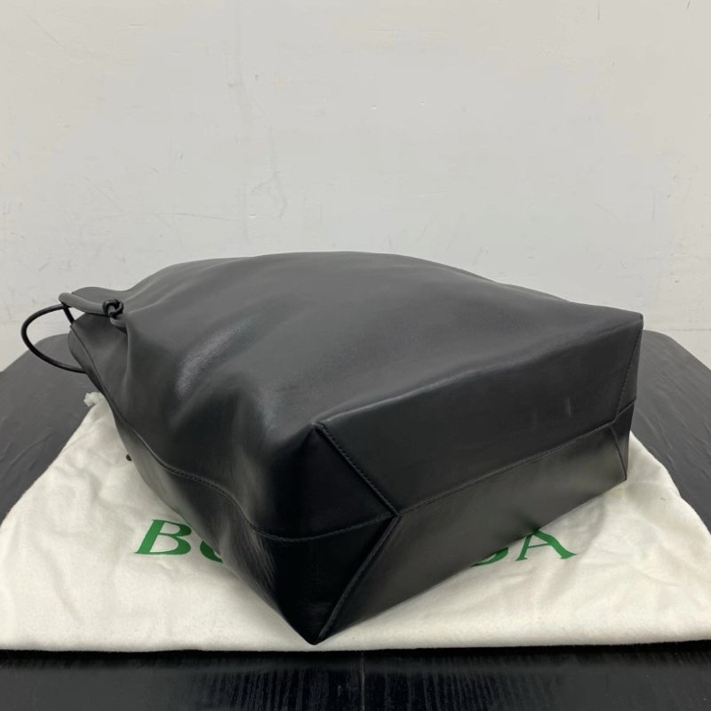 BV 黑色羊皮肩背腋下托特包 33*41*14.5 98新配件塵袋-2