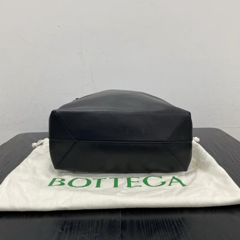 BV 黑色羊皮肩背腋下托特包 33*41*14.5 98新配件塵袋-3