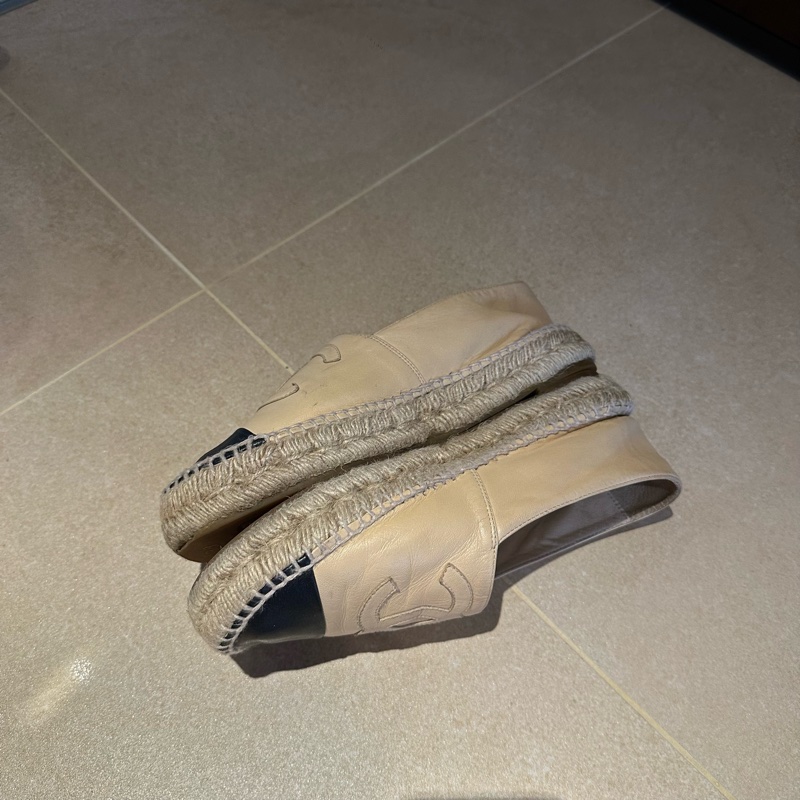 一年四季巨百搭🫧Chanel 經典作品 米黑配色 綿羊皮 鉛筆鞋、草編鞋 草編鞋界的天花板✨-11