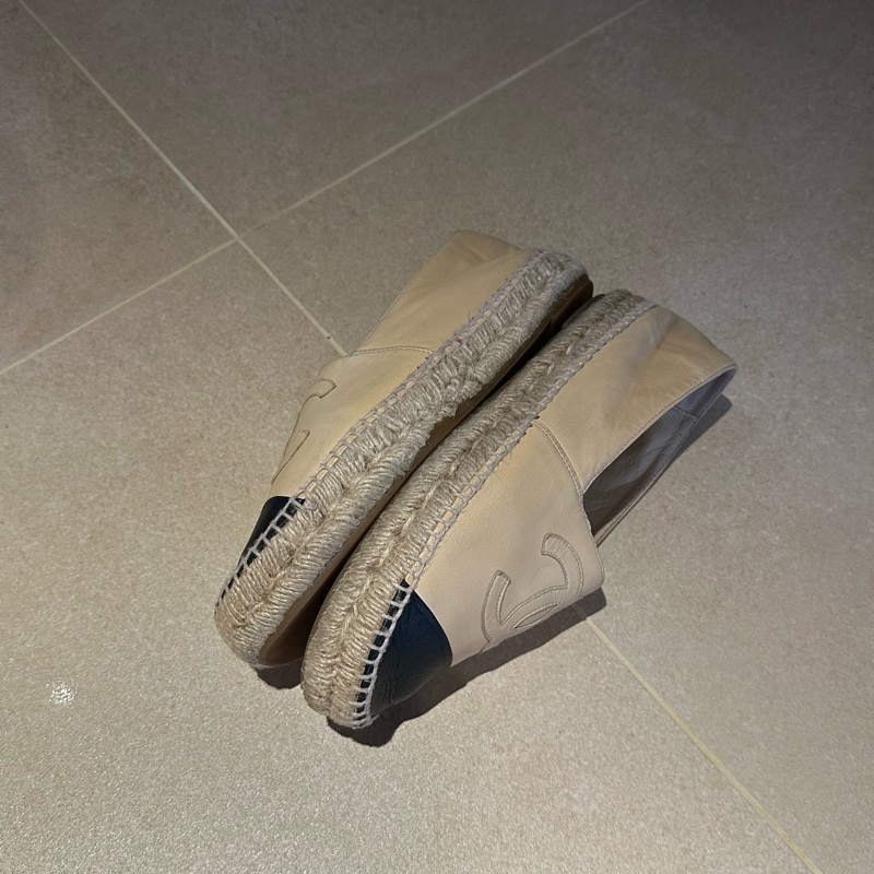 一年四季巨百搭🫧Chanel 經典作品 米黑配色 綿羊皮 鉛筆鞋、草編鞋 草編鞋界的天花板✨-12