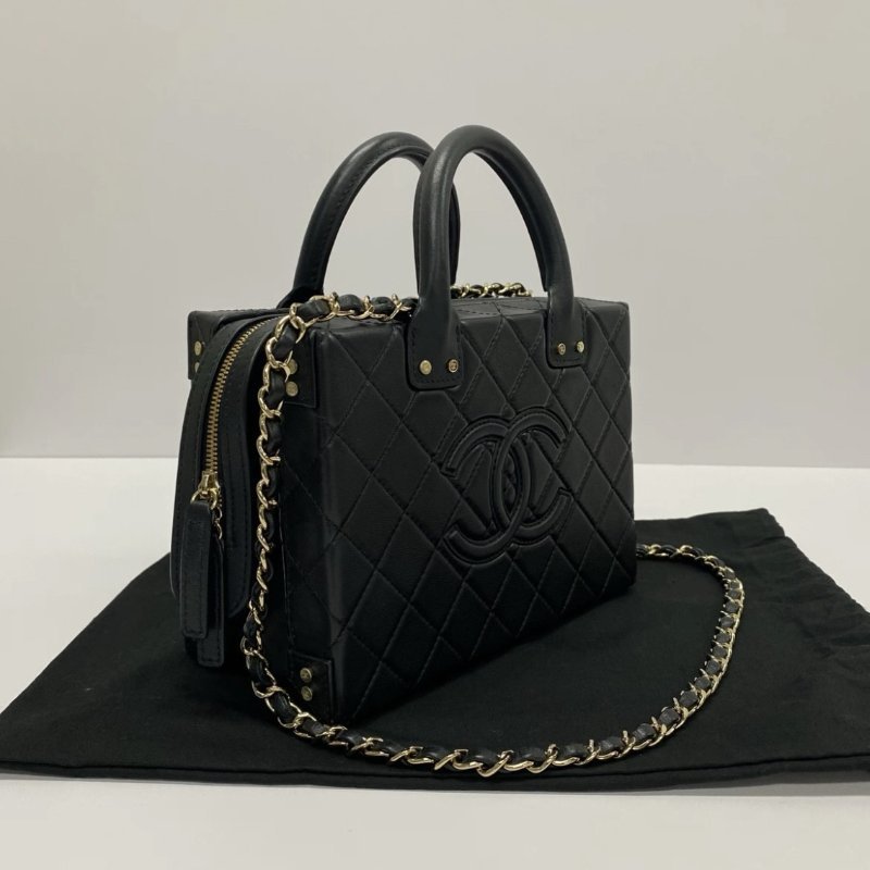 CHANEL黑色復古徽標菱格皮穿鏈化妝手提肩背斜背包 15*11.5*8.5 99新配件盒子塵袋-1