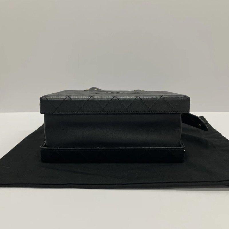 CHANEL黑色復古徽標菱格皮穿鏈化妝手提肩背斜背包 15*11.5*8.5 99新配件盒子塵袋-3