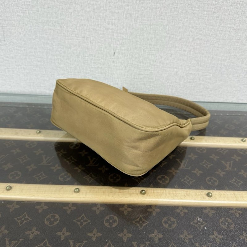 PRADA 銀扣尼龍三角標手提腋下hobo包 22*16*6 98新配件塵袋-4