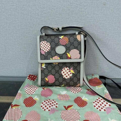 GUCCI 心型蘋果圖案老花肩背斜背包 18*20.5*3.5 98新配件塵袋