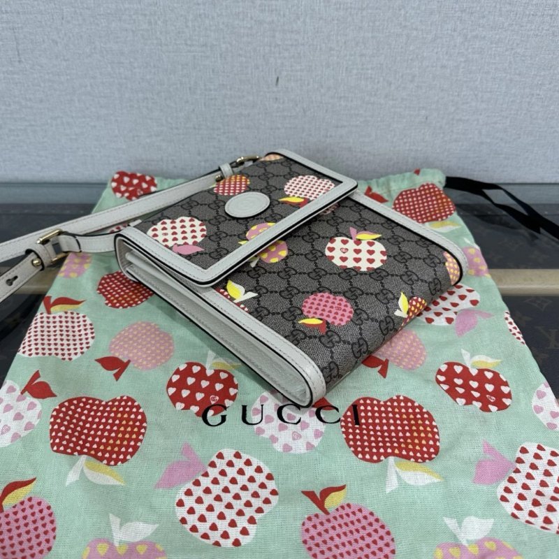 GUCCI 心型蘋果圖案老花肩背斜背包 18*20.5*3.5 98新配件塵袋-2