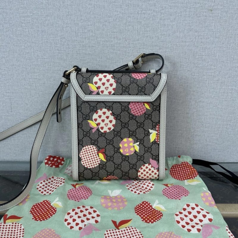 GUCCI 心型蘋果圖案老花肩背斜背包 18*20.5*3.5 98新配件塵袋-5