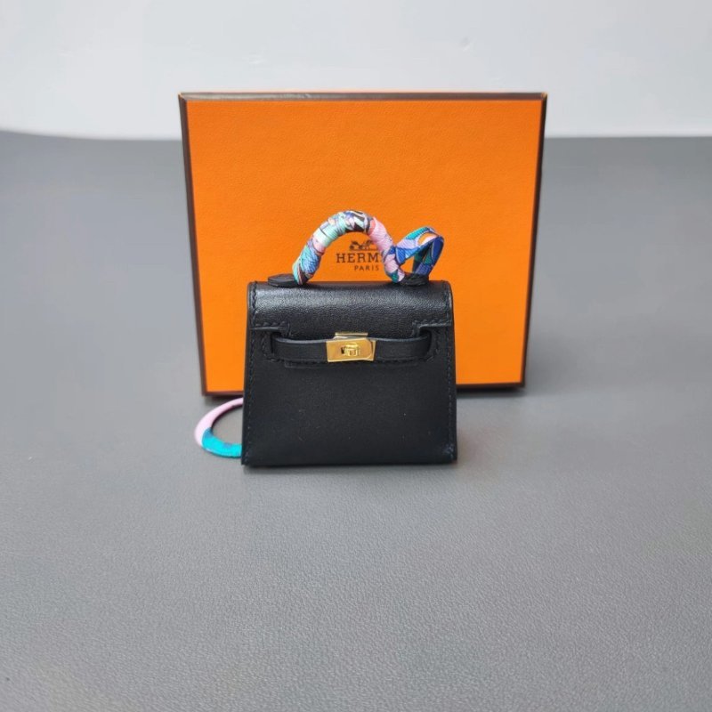 HERMES 黑色金扣kelly twilly吊飾 6.5*5.5*2 99新配件盒子-0