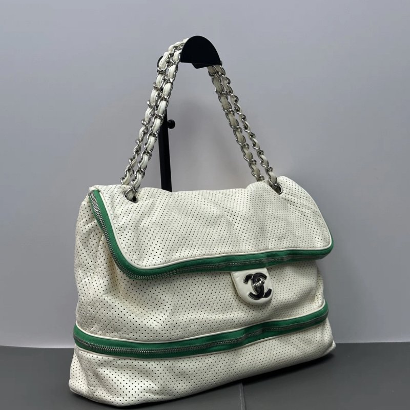 CHANEL 中古白色拼綠色銀扣機場包 36*22*11 98新配件塵袋-1