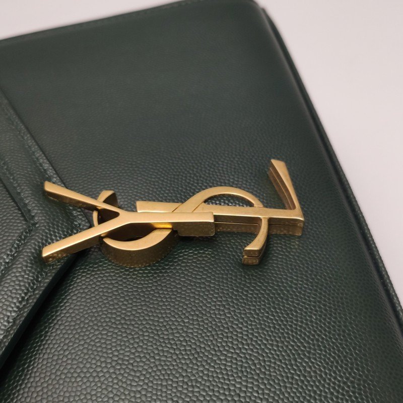 Saint Laurent Cassandra 中號 牛皮純色YSL標誌信封式翻蓋斜挎包-10