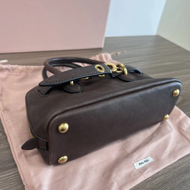 MIUMIU 石楠木壓紋刻字保齡球mini 21*13.2*8 全新閒置配件盒子塵袋-2