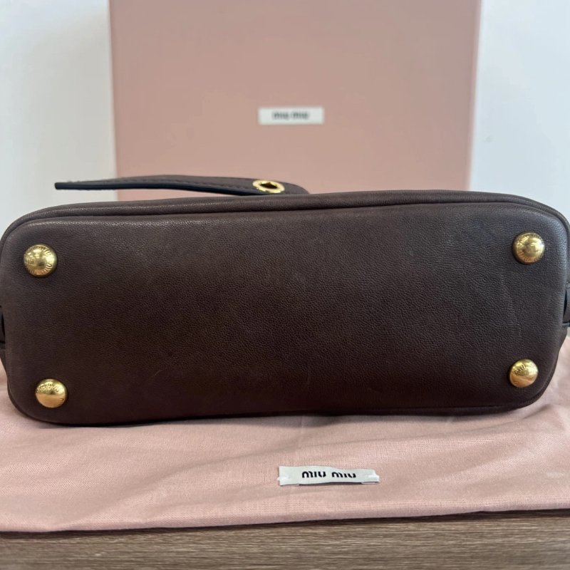 MIUMIU 石楠木壓紋刻字保齡球mini 21*13.2*8 全新閒置配件盒子塵袋-3