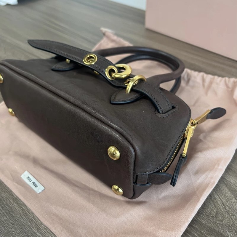 MIUMIU 石楠木壓紋刻字保齡球mini 21*13.2*8 全新閒置配件盒子塵袋-4