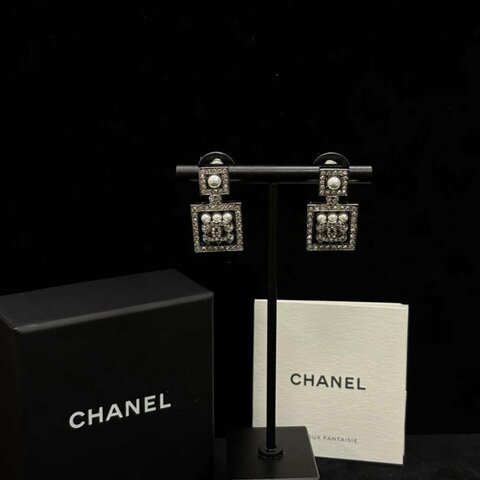 CHANEL 24S香水瓶滿鑽珍珠耳釘 98新配件盒子