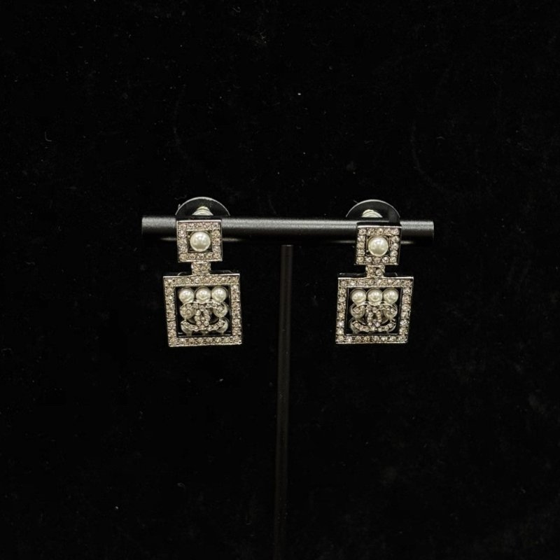 CHANEL 24S香水瓶滿鑽珍珠耳釘 98新配件盒子-1