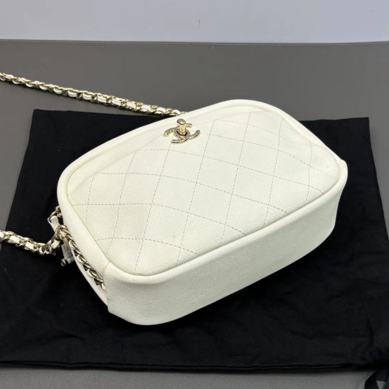 CHANEL 白色金扣菱格紋肩背斜背相機包 22*17*6 98新配件塵袋保卡-2