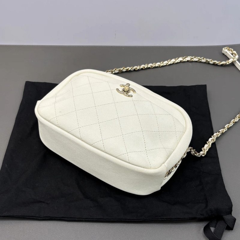 CHANEL 白色金扣菱格紋肩背斜背相機包 22*17*6 98新配件塵袋保卡-4