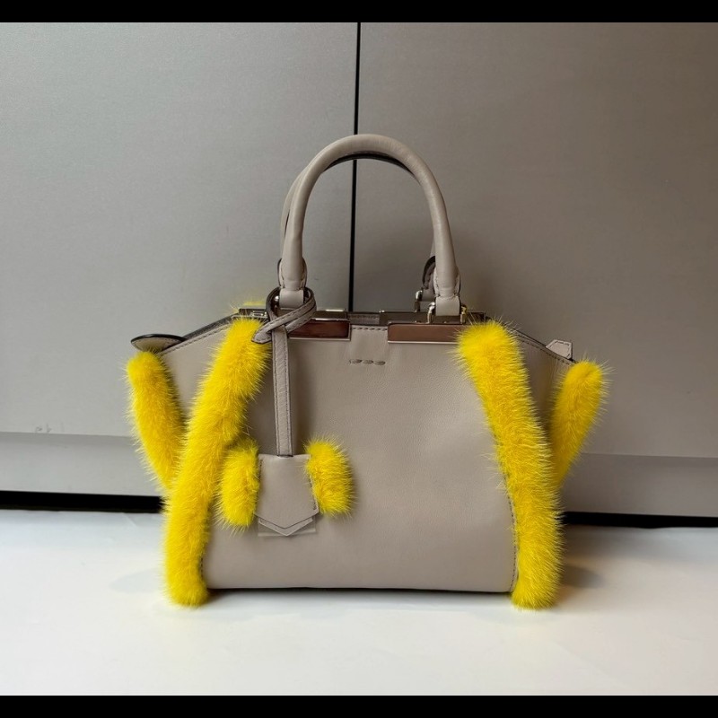 Fendi 淺灰皮革黃色皮草邊兩用小包-0
